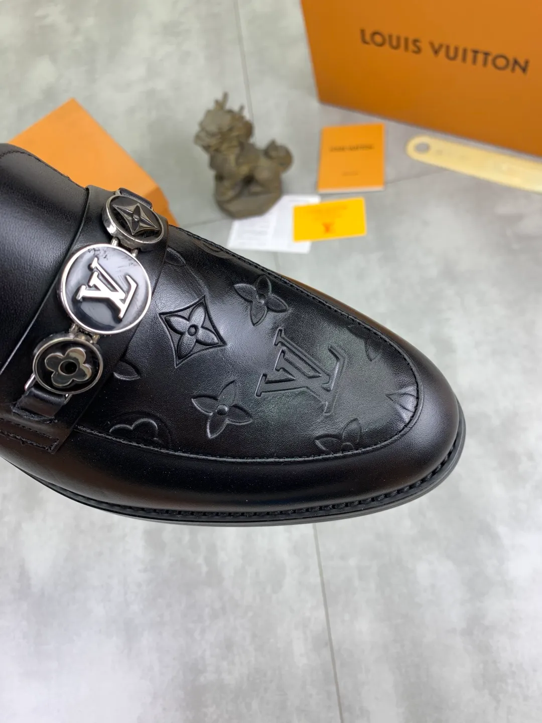 Men's Men's Shoes 💰P420 [New Style] 💰Yangli💎💎💎[Louis Vuitton] LV high-end men's formal business leather shoes, original order 1:1! Original imported calfskin, original metal buckle, imported sheepskin lining for feet, original outsole, men's shoe size: 39-45 (38.46 customized) black optional